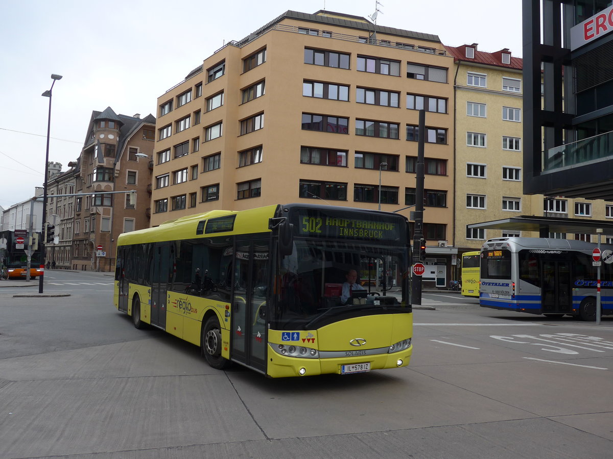 (176'148) - Heiss, Hall - IL 578 IZ - Solaris am 21. Oktober 2016 beim Bahnhof Innsbruck