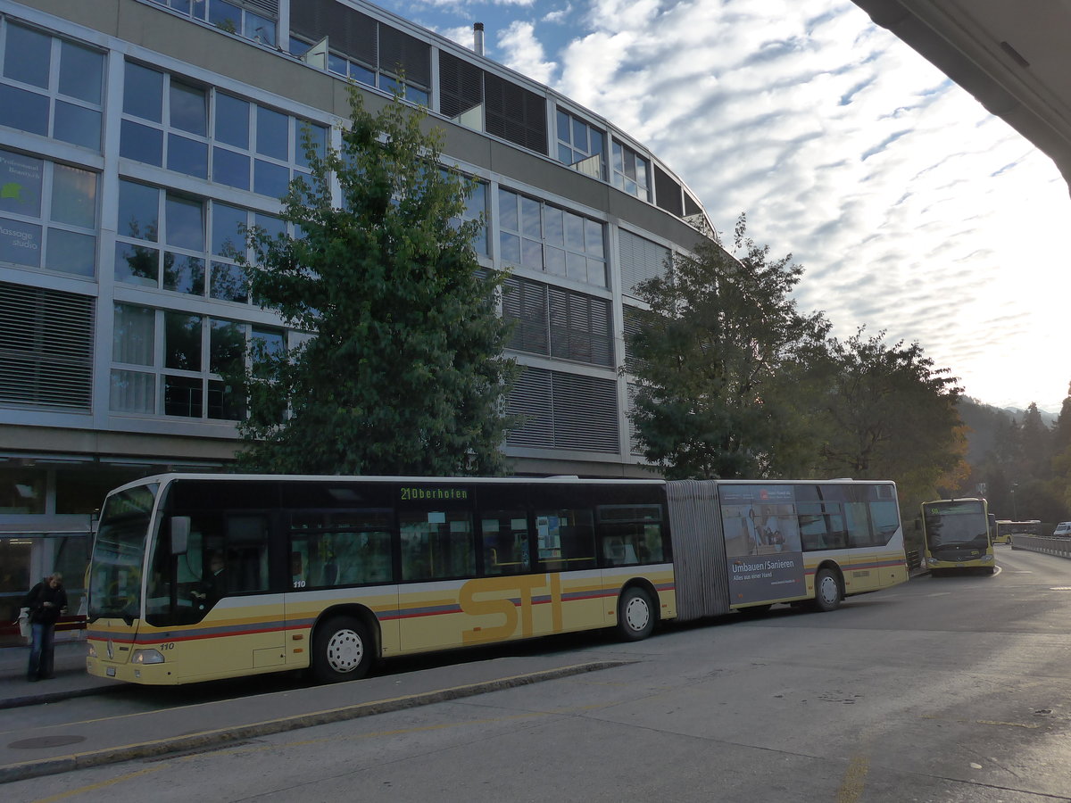 (176'215) - STI Thun - Nr. 110/BE 700'110 - Mercedes am 22. Oktober 2016 beim Bahnhof Thun