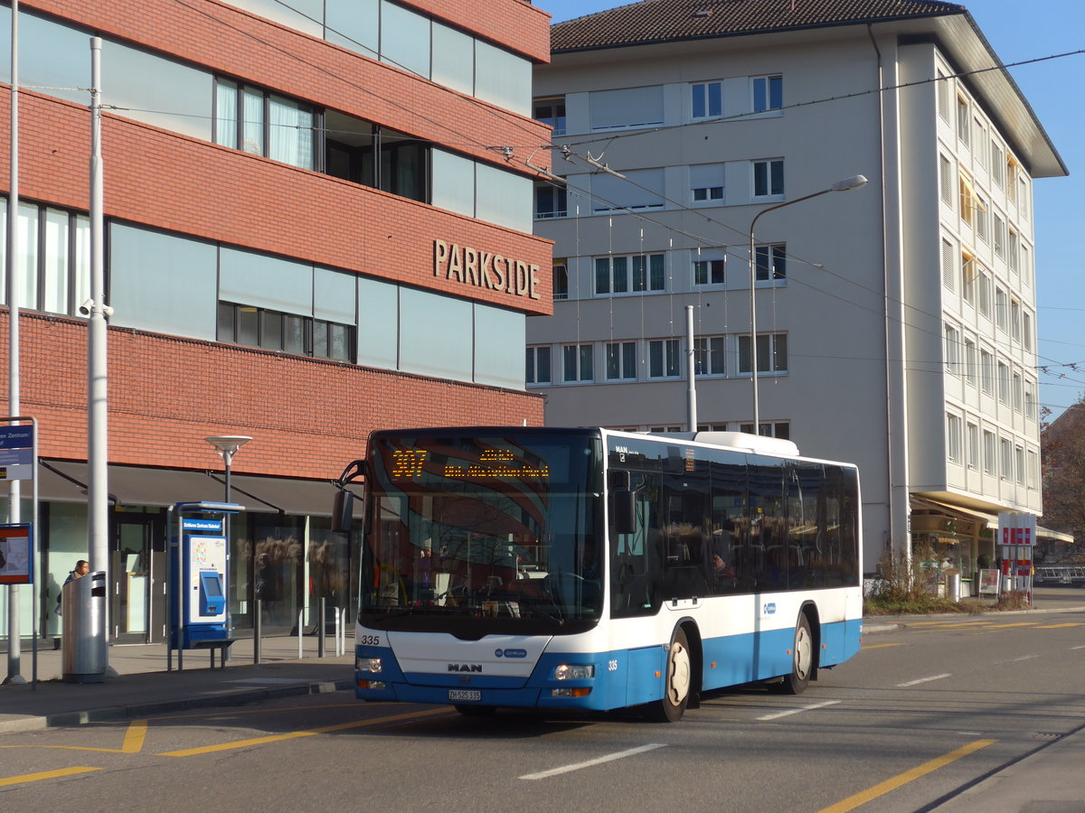 (176'932) - VBZ Zrich - Nr. 335/ZH 525'335 - MAN/Gppel am 6. Dezember 2016 in Schlieren, Zentrum/Bahnhof