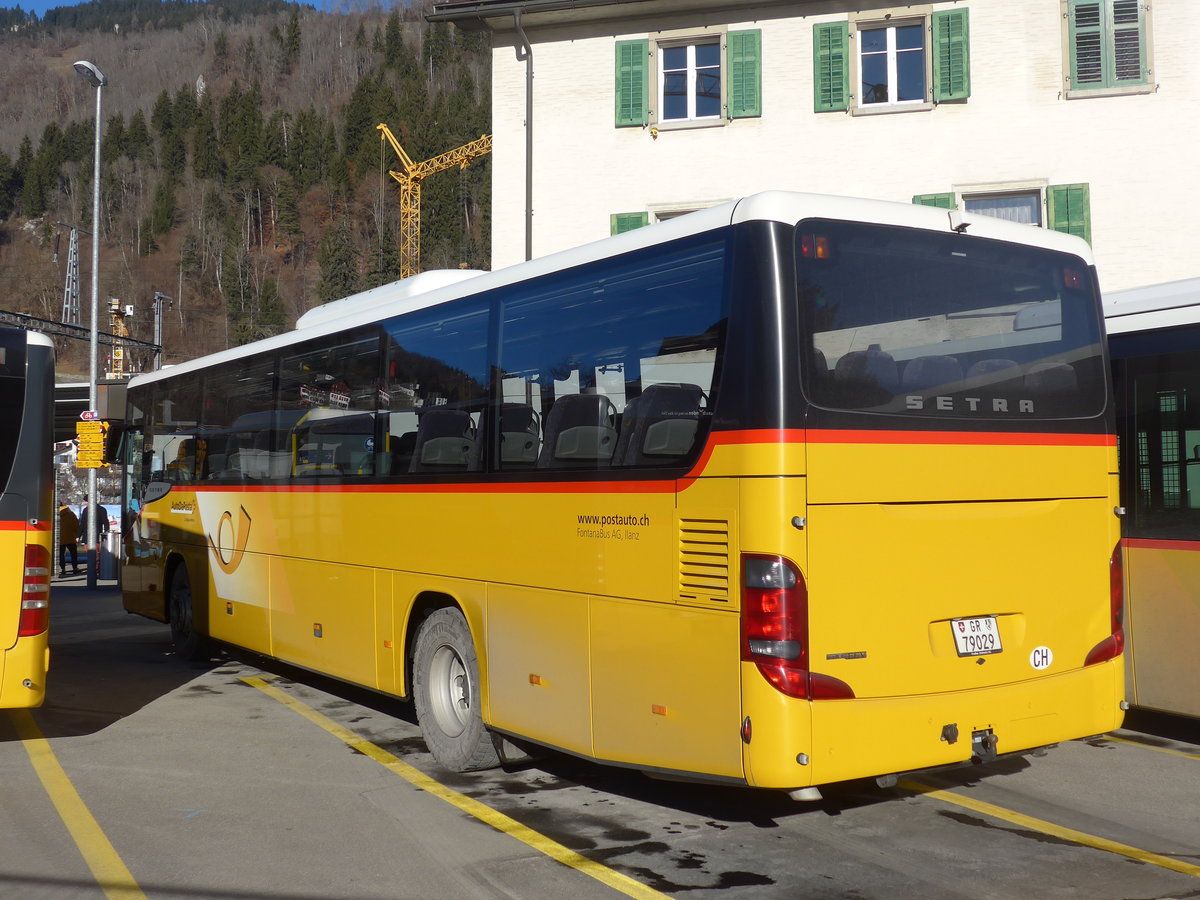 (177'103) - Fontana, Ilanz - Nr. 18/GR 79'029 - Setra (ex Nr. 7) am 10. Dezember 2016 beim Bahnhof Ilanz