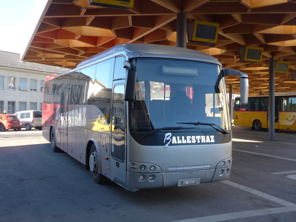 (177'267) - Ballestraz, Grne - VS 76'023 - Temsa am 18. Dezember 2016 beim Bahnhof Sion