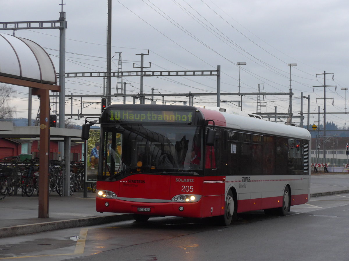 (177'335) - SW Winterthur - Nr. 205/ZH 730'205 - Solaris am 24. Dezember 2016 beim Bahnhof Oberwinterthur