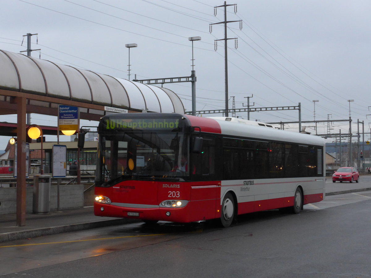 (177'336) - SW Winterthur - Nr. 203/ZH 730'203 - Solaris am 24. Dezember 2016 beim Bahnhof Oberwinterthur