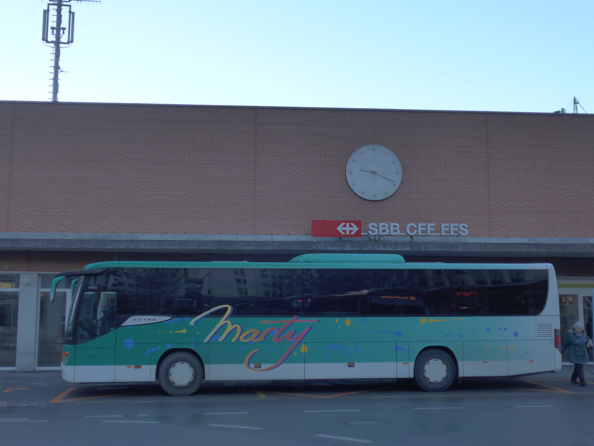 (178'088) - Marty, Varen - VS 12'612 - Setra am 21. Januar 2017 beim Bahnhof Sierre