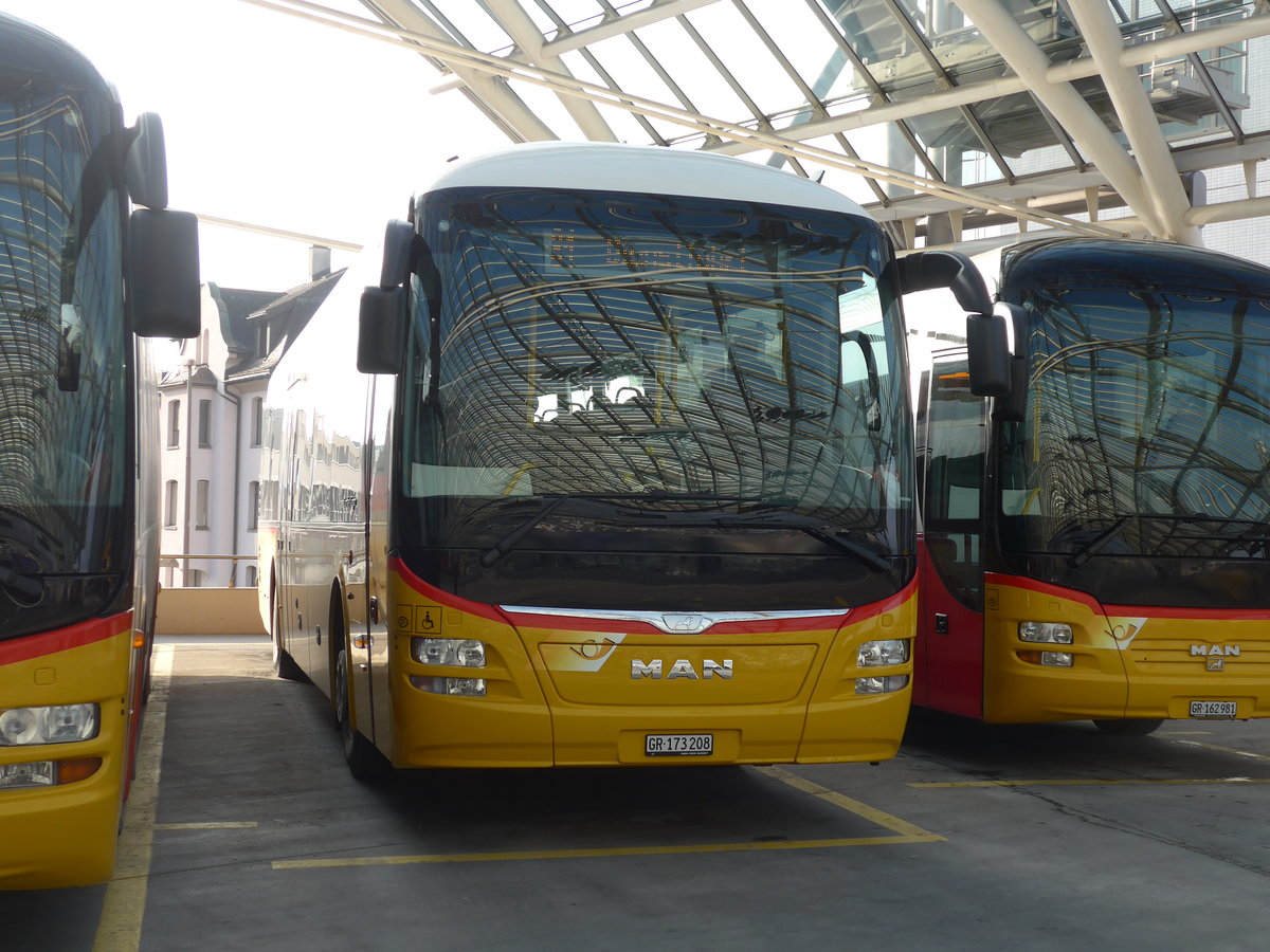 (178'426) - PostAuto Graubnden - GR 173'208 - MAN am 9. Februar 2017 in Chur, Postautostation