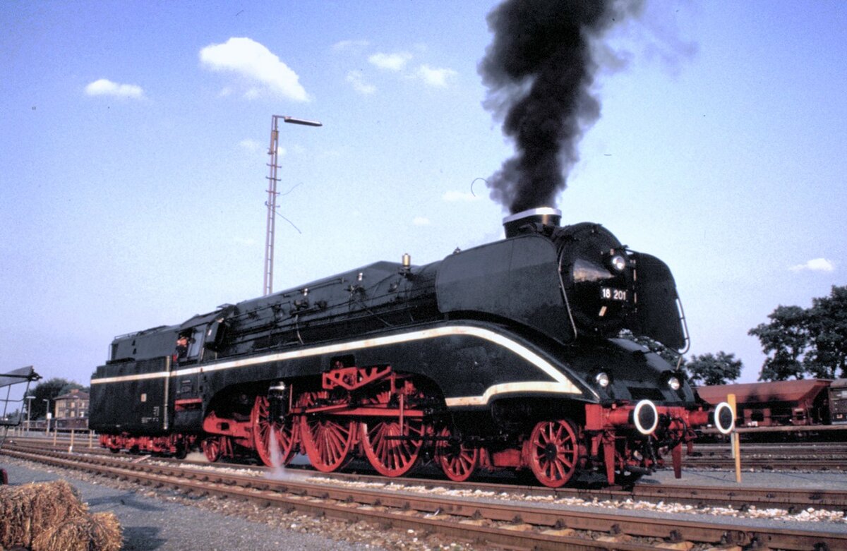 18 201 beim Jubilum 150 Jahre Deutsche Eisenbahn in Nrnberg am 18.08.1985.