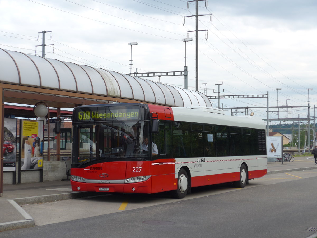 (180'170) - SW Winterthur - Nr. 227/ZH 751'227 - Solaris am 20. Mai 2017 beim Bahnhof Oberwinterthur