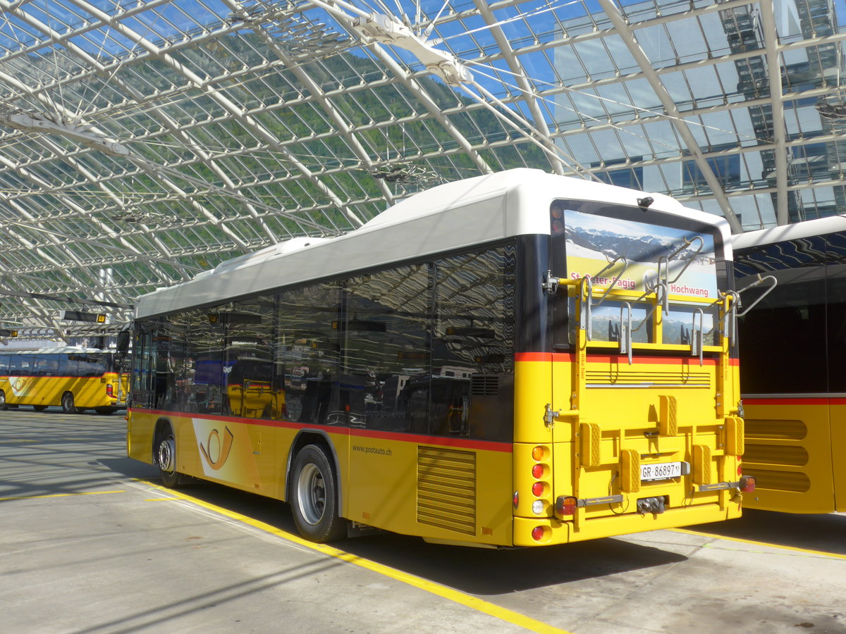 (180'415) - PostAuto Graubnden - GR 86'897 - Scania/Hess am 22. Mai 2017 in Chur, Postautostation