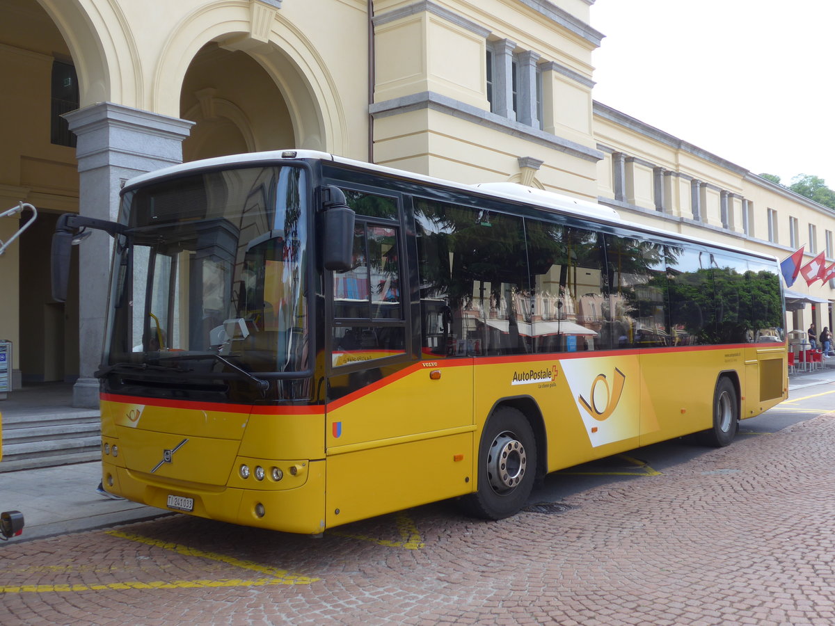 (180'523) - Marchetti, Airolo - TI 241'033 - Volvo am 23. Mai 2017 beim Bahnhof Bellinzona