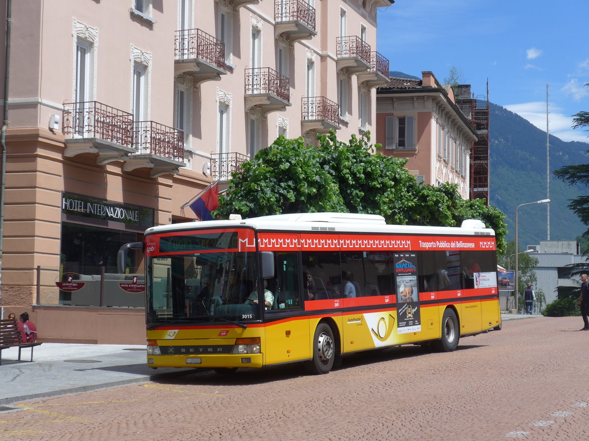 (180'544) - AutoPostale Ticino - TI 215'031 - Setra (ex P 25'650) am 23. Mai 2017 beim Bahnhof Bellinzona