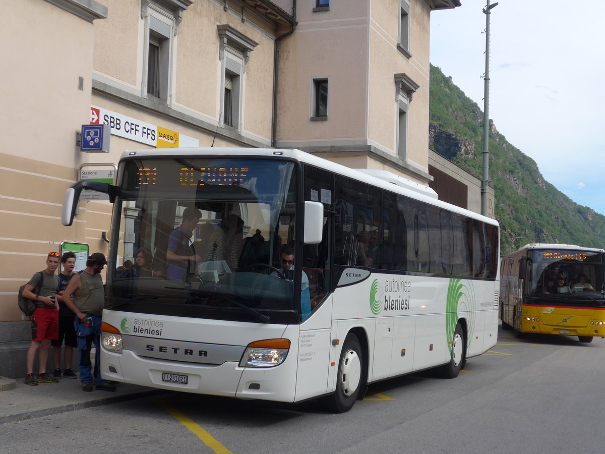 (180'631) - ABl Biasca - Nr. 21/TI 231'021 - Setra am 23. Mai 2017 beim Bahnhof Biasca