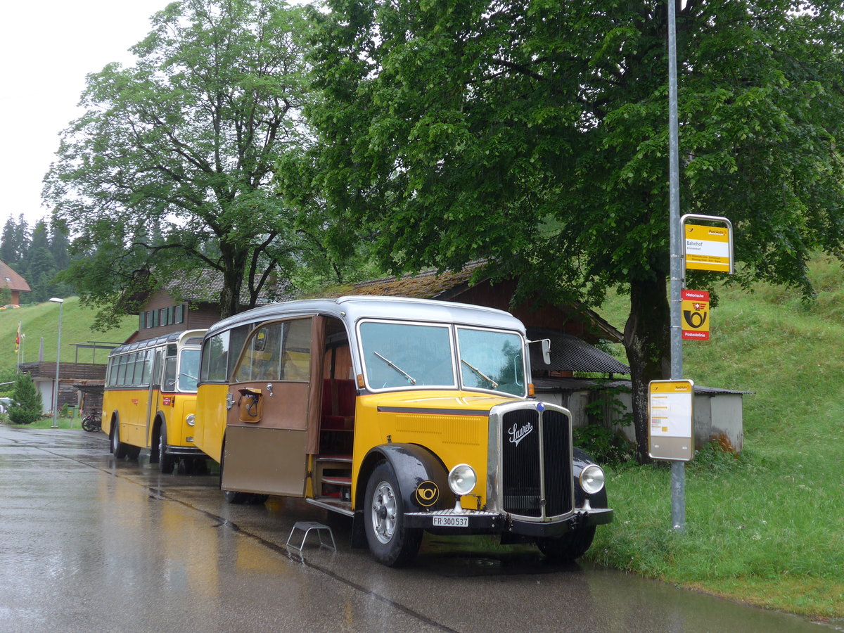 (180'920) - Schlapp, Cottens - FR 300'537 - Saurer/Saurer (ex SATEG, Lausanne; ex P 23'086; ex P 2138) am 4. Juni 2017 beim Bahnhof Emmenmatt