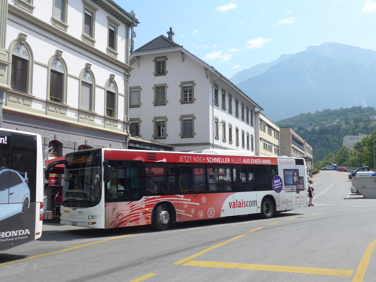 (181'327) - PostAuto Wallis - VS 449'118 - MAN am 24. Juni 2017 beim Bahnhof Brig