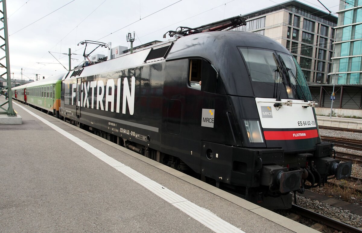 182 512-1 ES 64 U 2-018 Flixtrain in Stuttgart am 27.10.2019.