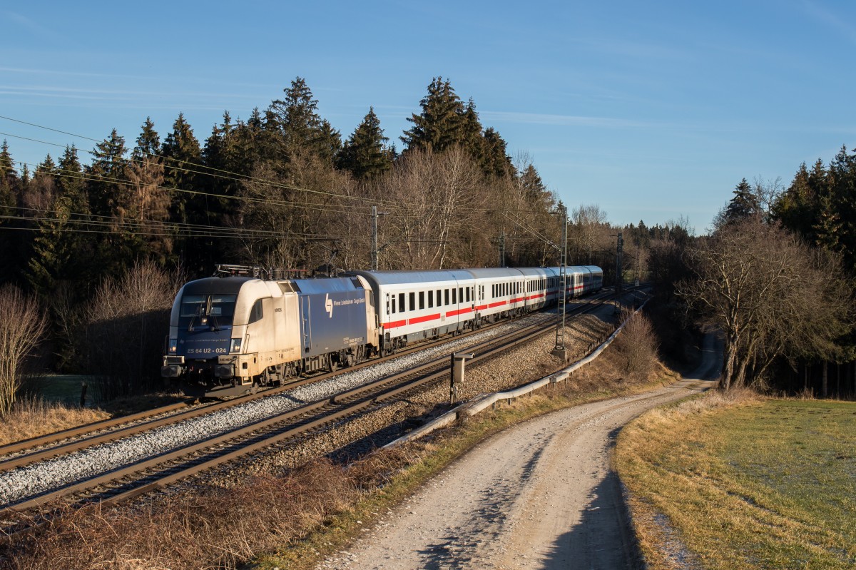 182 524 mit dem  IC Knigssee  am 28. Dezember 2015 bei Sossau.