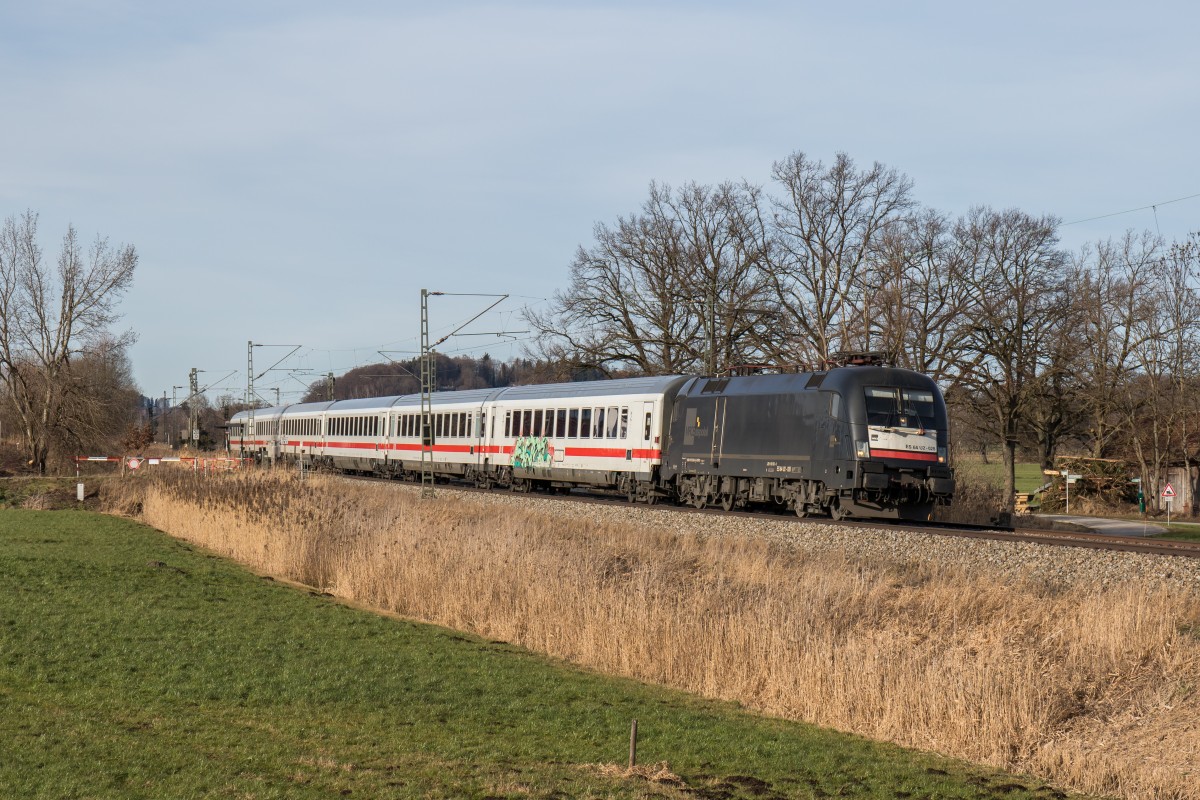 182 528 war am 6. Februar 2016 mit dem  IC Knigssee  bei Weisham in Richtung Freilassing unterwegs.