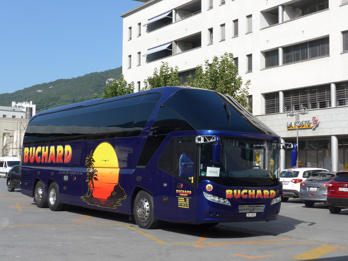 (184'153) - Buchard, Leytron - Nr. 10/VS 1071 - Neoplan am 25. August 2017 beim Bahnhof Sierre