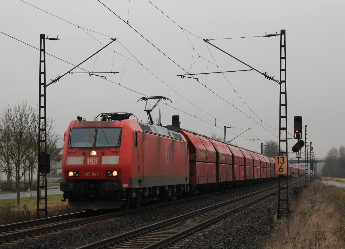 185 041-1 mit einem Ganzzug am 19. Februar 2014 bei Thngersheim.