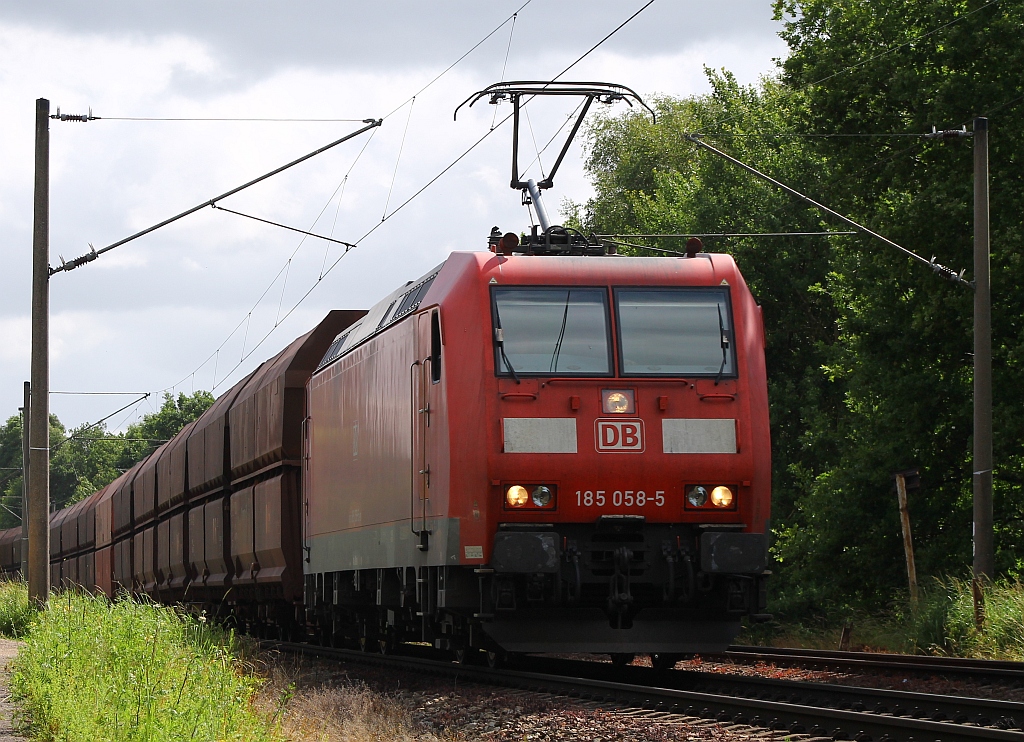 185 058-5 zieht einen leeren  Faals  Ganzzug Richtung Hansa Port, später kam sie Solo zurück. HH-Moorburg 29.06.2013