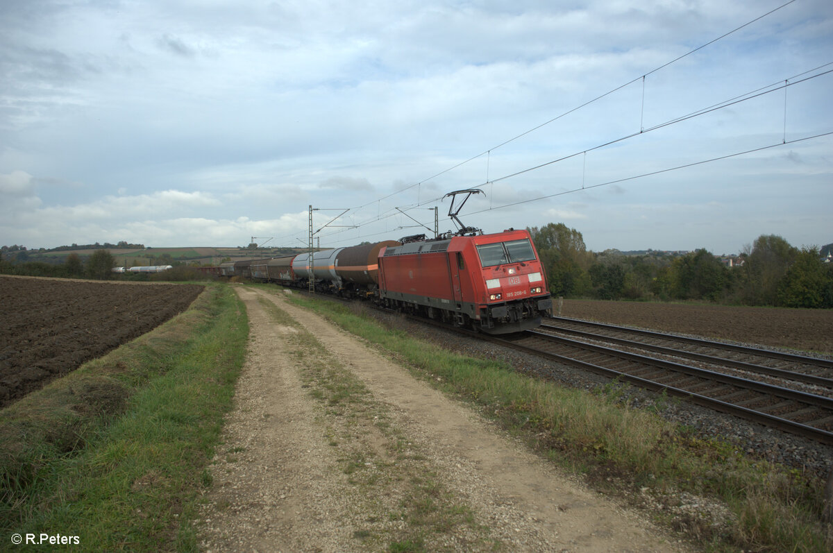 185 208-6 erreicht Treuchtlingen mit einem gemischten Güterzug i Richtung Süden. 18.10.24