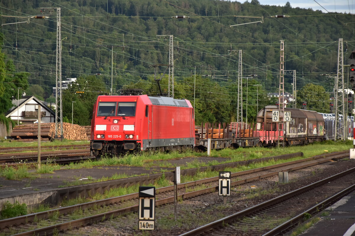 185 225 mit einem Mischer gen Binau durch Neckarelz 5.7.2024