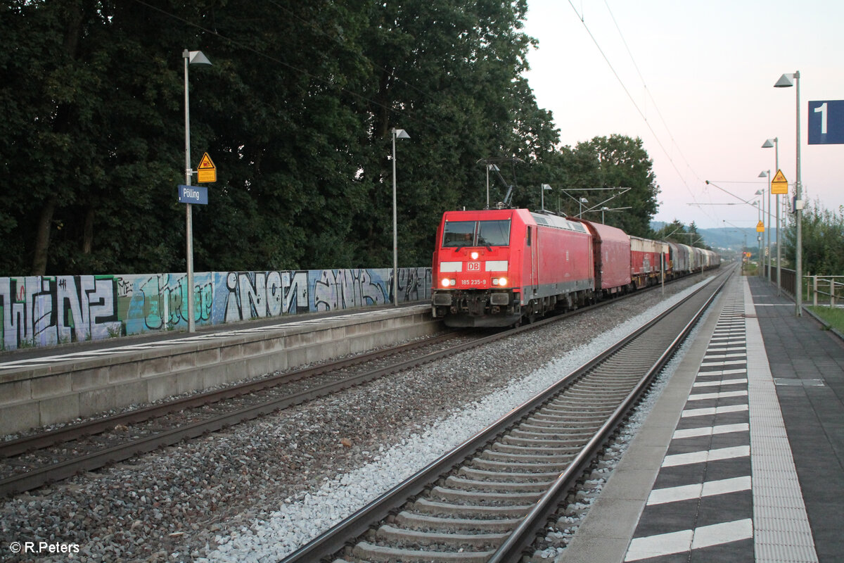 185 235-9 zieht mit einem gemischten Güterzug durch Pölling in Richtung Nürnberg. 28.08.24