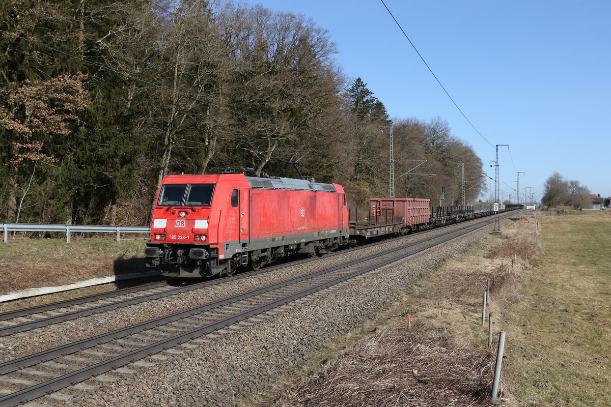 185 236 mit einem Stahlzug aus Freilassing kommend am 6. Mrz 2025 bei Hufschlag.