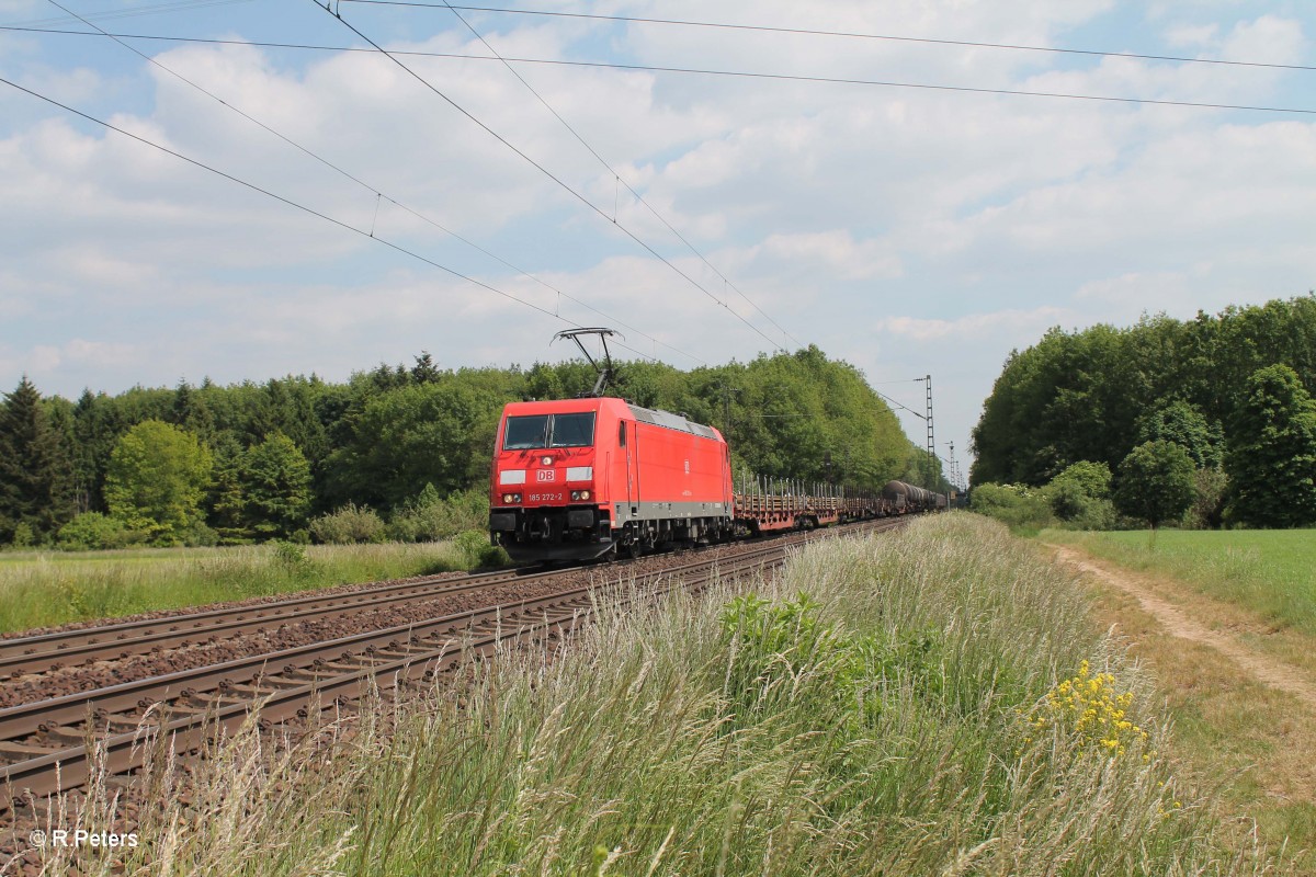 185 272-2 zieht einen gemischten G�terzug bei der Stromkreistrennstelle Bischofsheim. 22.05.15