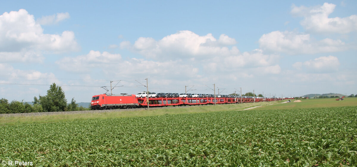 185 316-7 zieht bei Uffenheim ein Autotransportzug in Richtung Norden. 04.06.24