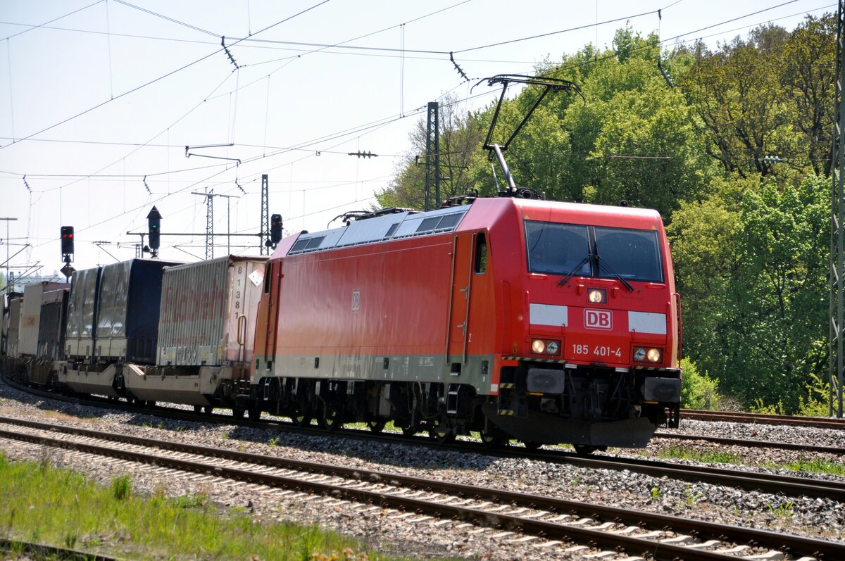 185 401-4 mit Sattelaufliegerzug in Westerstetten am 06.05.2011.