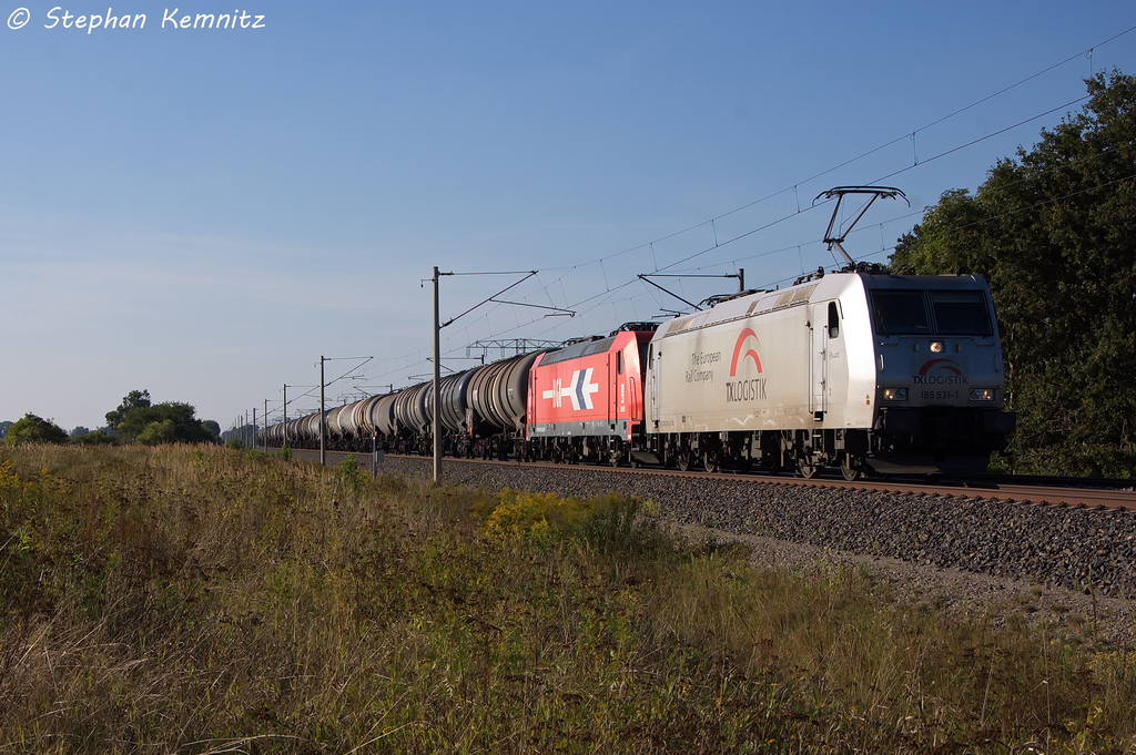 185 531-1  Renate  TXL - TX Logistik AG mit der Wagenlok 185 603-5 [HGK 2063] und einem Kesselzug  Benzin oder Ottokraftstoffe  in Vietznitz und fuhr in Richtung Nauen weiter. Die 185 531-1 scheint momentan fr die RheinCargo zu fahren. 05.09.2013