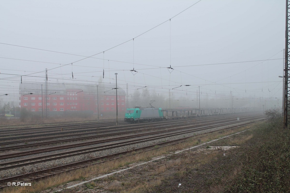 185 611-1 vermietet an ITL mit einem leeren BLG-Autozug in Leipzig Schönefeld. 29.03.14