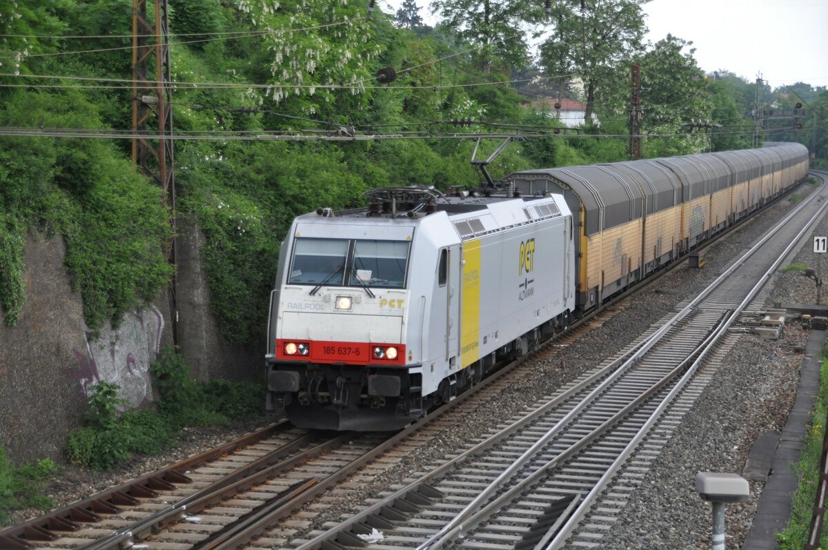 185 637-6 von PCT Railpool mit geschlossenem Autotransportzug in Ulm am 23.05.2012.
