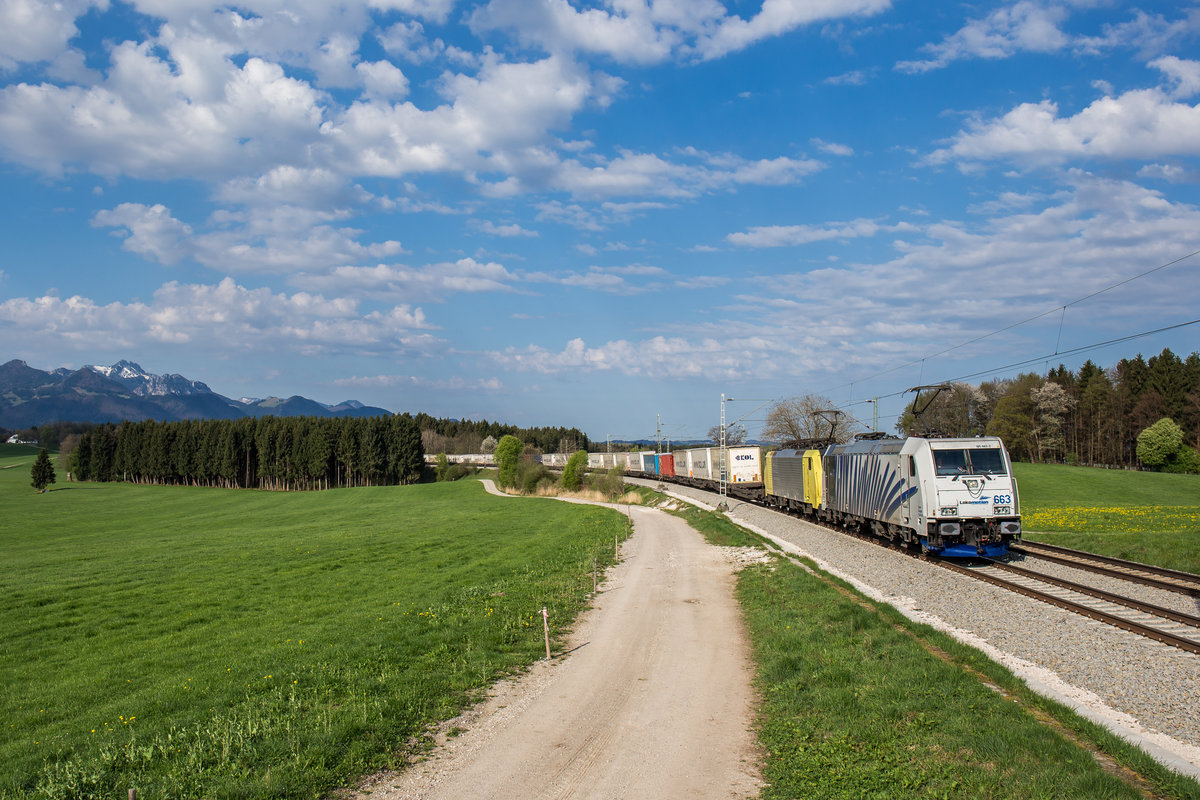 185 663 und 189 926 mit dem  Ekol -Zug am 10. April 2017 bei Htt.