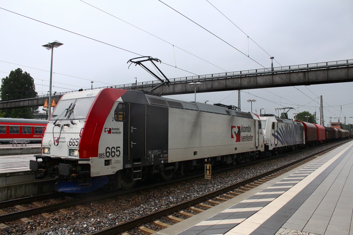 185 665-7 mit einem gemischten Gterzug am 20. Juli 2012 im Bahnhof von Rosenheim.