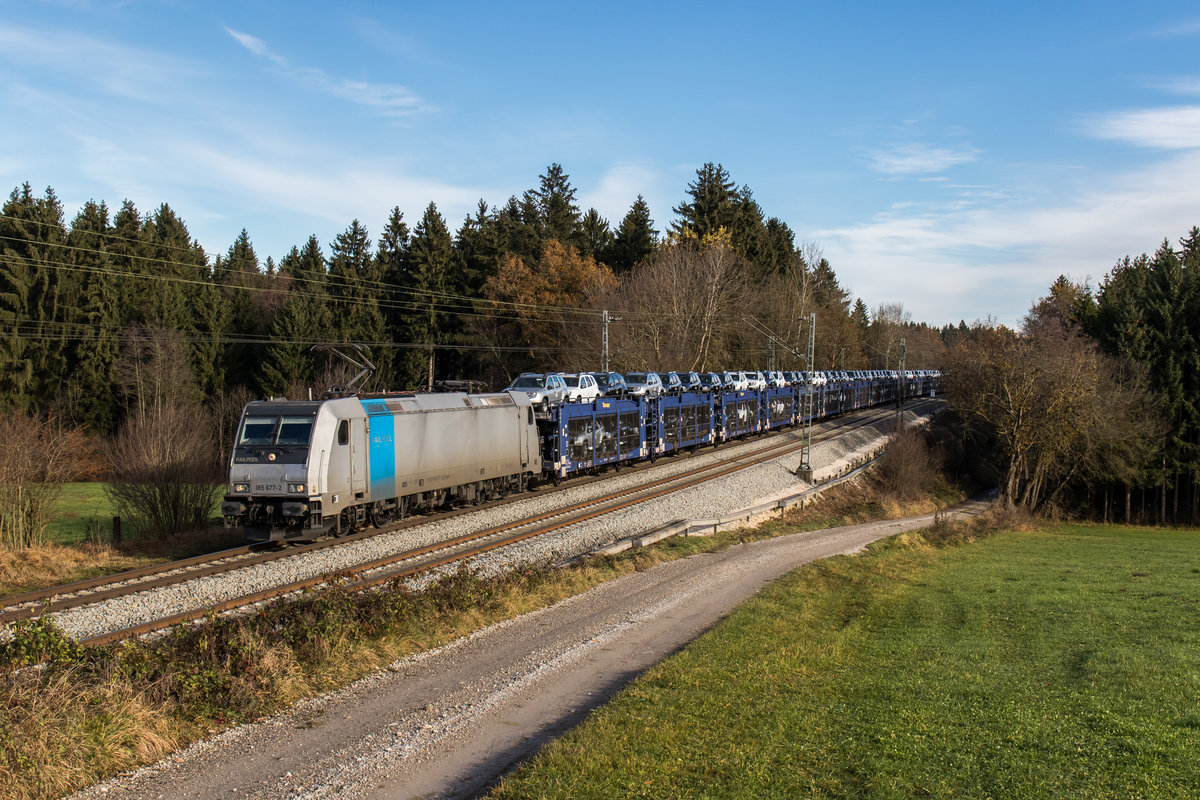 185 677-2 mit einem Autozug aus Freilassing kommend am 20. November 2016 bei Grabensttt.