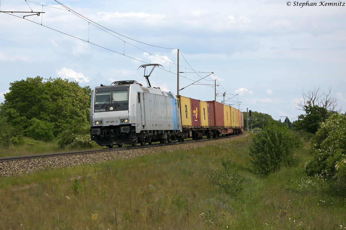 185 691-3 Railpool GmbH f�r METRANS Rail s.r.o. mit einem Containerzug in Stendal und fuhr in Richtung Salzwedel weiter. 26.05.2014
