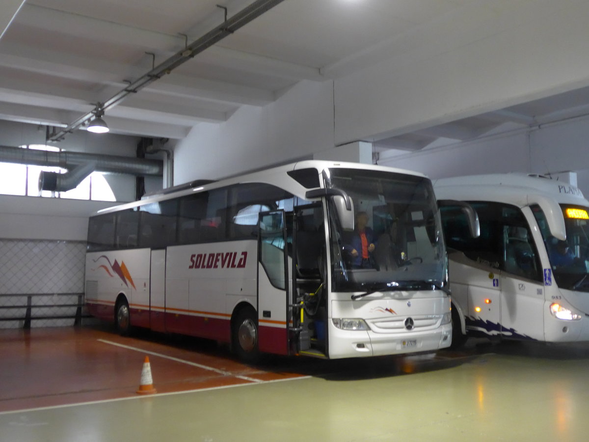 (185'466) - Soldevila, Escaldes-Engordany - J7215 - Mercedes am 28. September 2017 in Andorra la Vella, Carparkhaus