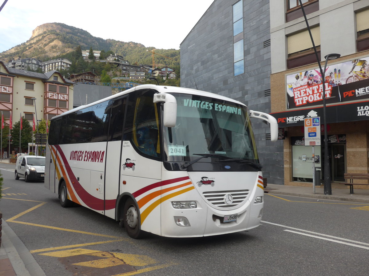 (185'592) - Viatges Espanya, Sant Juli de Lria - J5498 - Mercedes/Indcar am 28. September 2017 in La Massana, Centre de la Vila