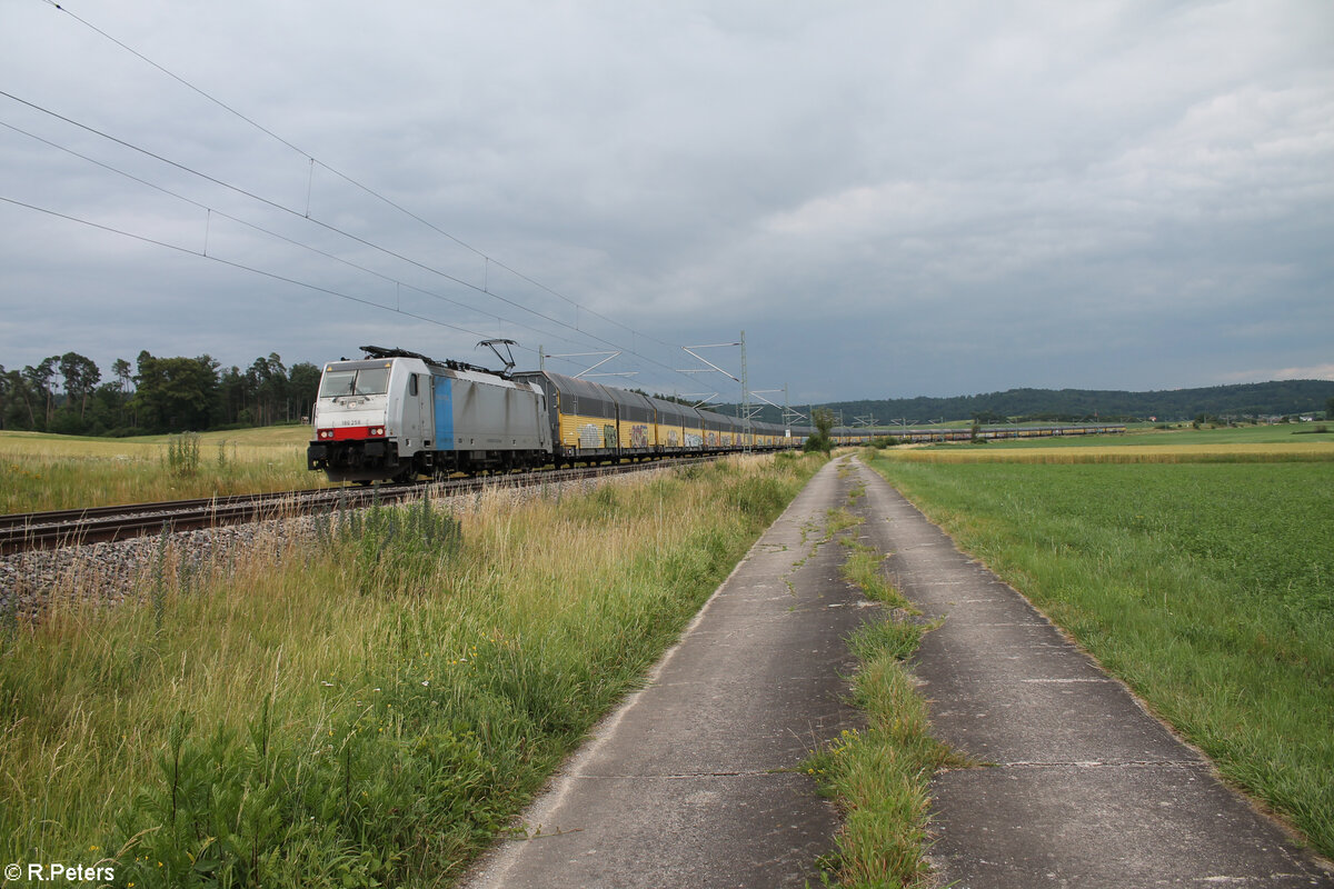 186 258 mit einem ARS Altmann Zug bei Oberdachstetten. 02.07.24