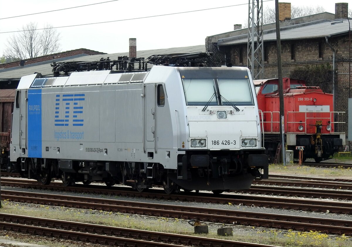 186 426-3 von LTE (Rurtalbahn Cargo GmbH) und 298 313-8 in Eberswalde am 06.05.2017.