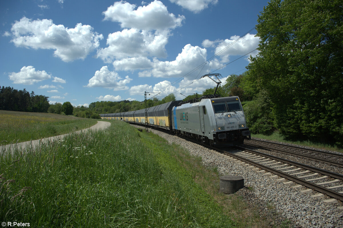 186 455-2 zieht ein ARS Altmann nach Regensburg bei Pölling. 14.05.24