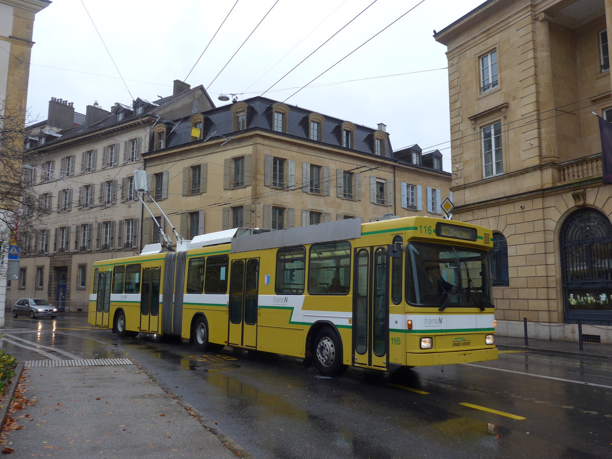 (186'609) - transN, La Chaux-de-Fonds - Nr. 116 - NAW/Hess Gelenktrolleybus (ex TN Neuchtel Nr. 116) am 25. November 2017 in Neuchtel, Place Pury