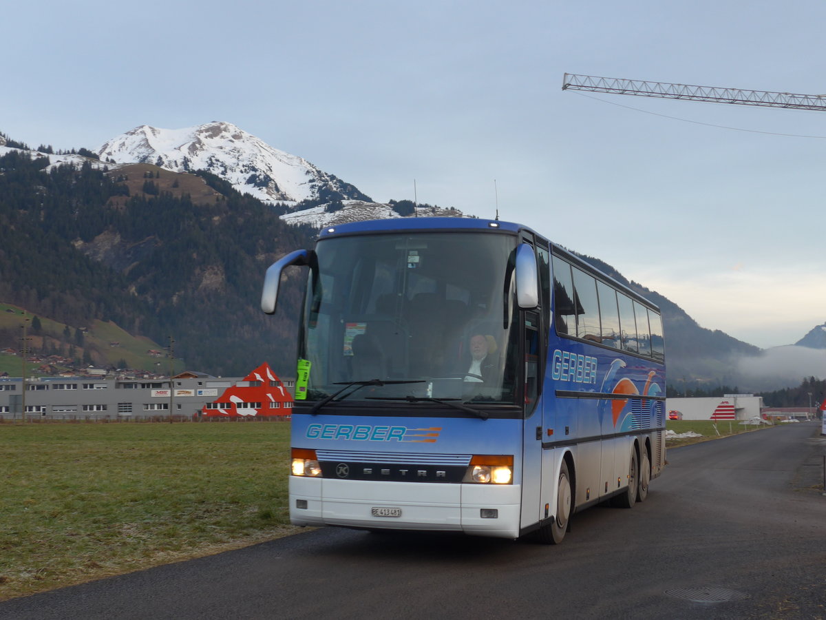 (187'705) - Gerber, Roggwil - Nr. 5/BE 413'481 - Setra am 7. Januar 2018 in Frutigen, Flugplatz