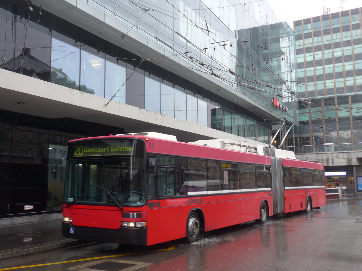 (188'635) - Bernmobil, Bern - Nr. 11 - NAW/Hess Gelenktrolleybus am 15. Februar 2018 beim Bahnhof Bern