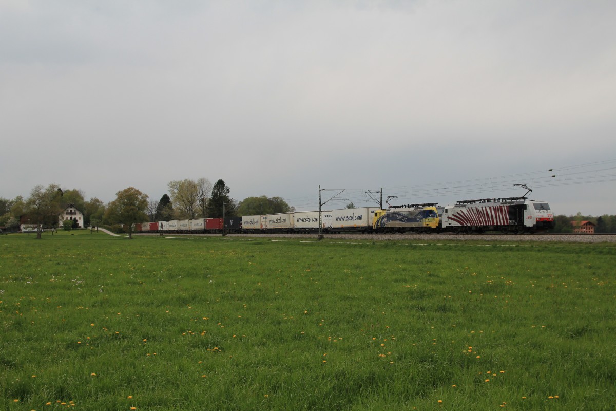 189 901 und 189 912 mit dem  EKOL -Zug am 14. August 2014 bei bersee am Chiemsee.