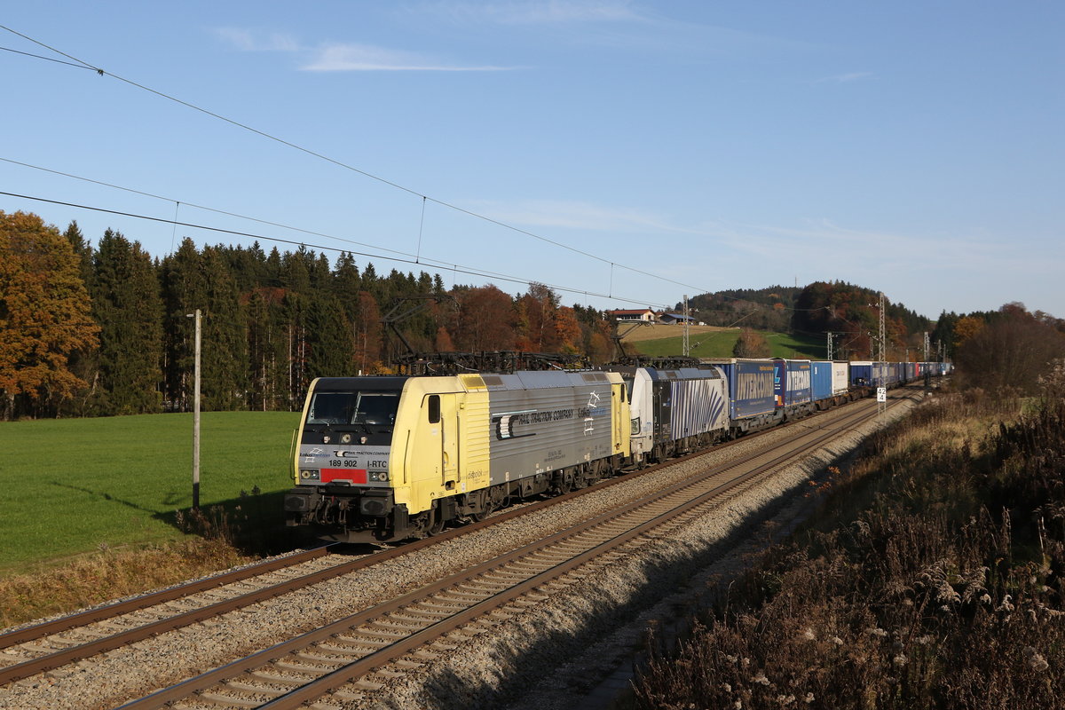 189 902 & 193 771 mit dem  Intercombi  aus Salzburg kommend am 9. November 2020 bei Grabensttt.