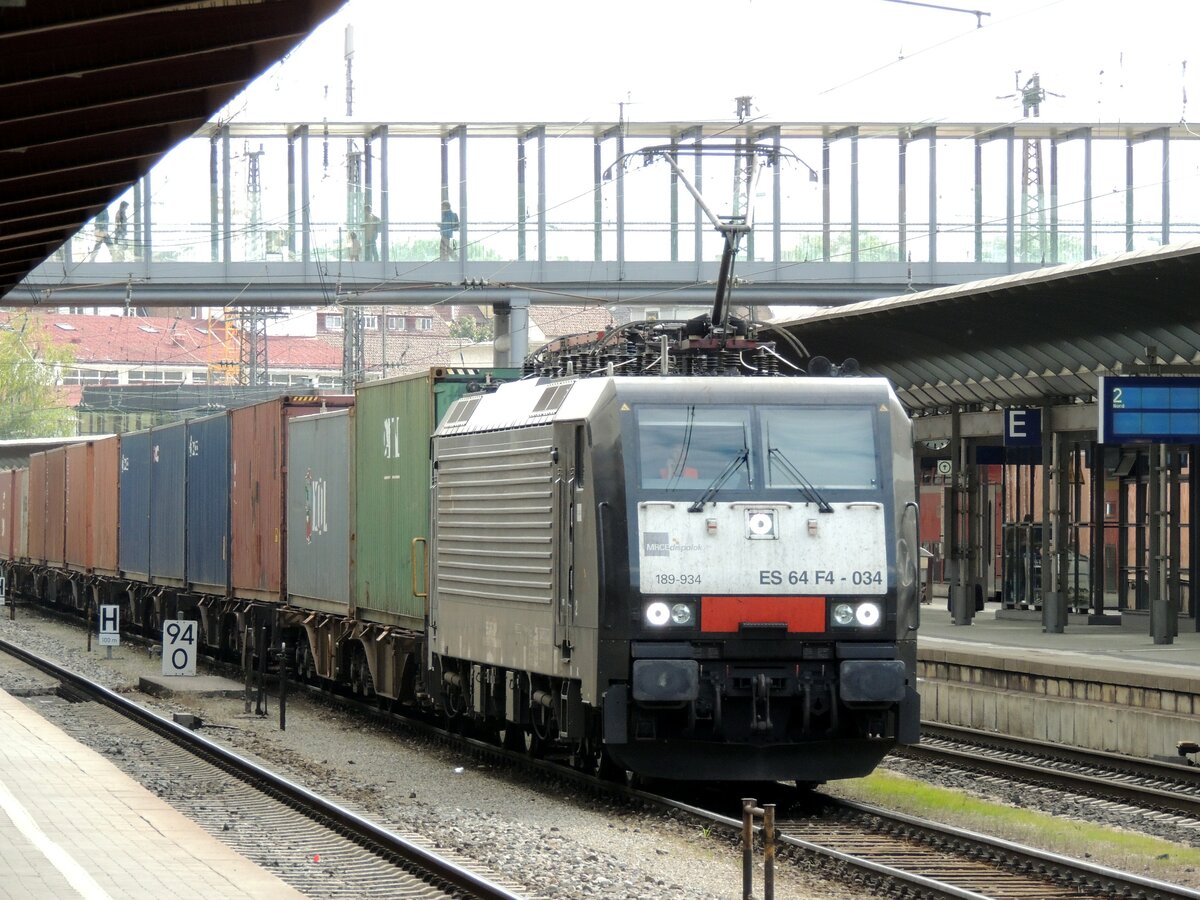 189 934  ES 64 F4-034 mit Containerzug in Ulm am 15.09.2010.