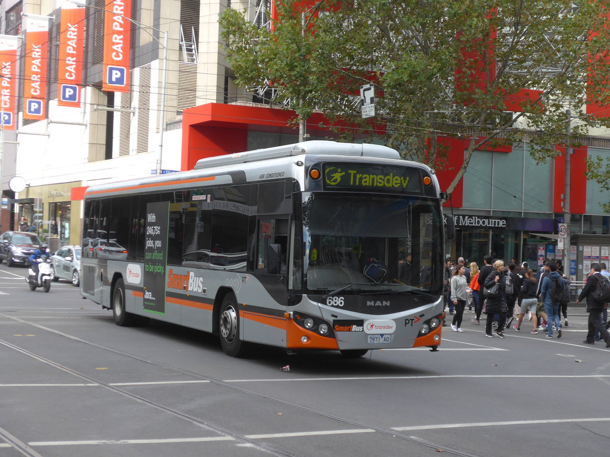 (190'182) - PTV Melbourne - Nr. 686/7971 AO - MAN/Costum Coaches am 17. April 2018 in Melbourne