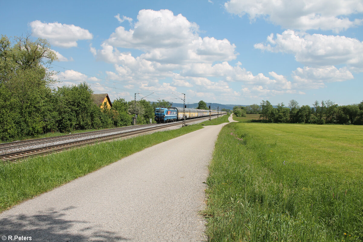 192 016-4 zieht bei P�lling ein ARS Altmann gen Norden. 14.05.24